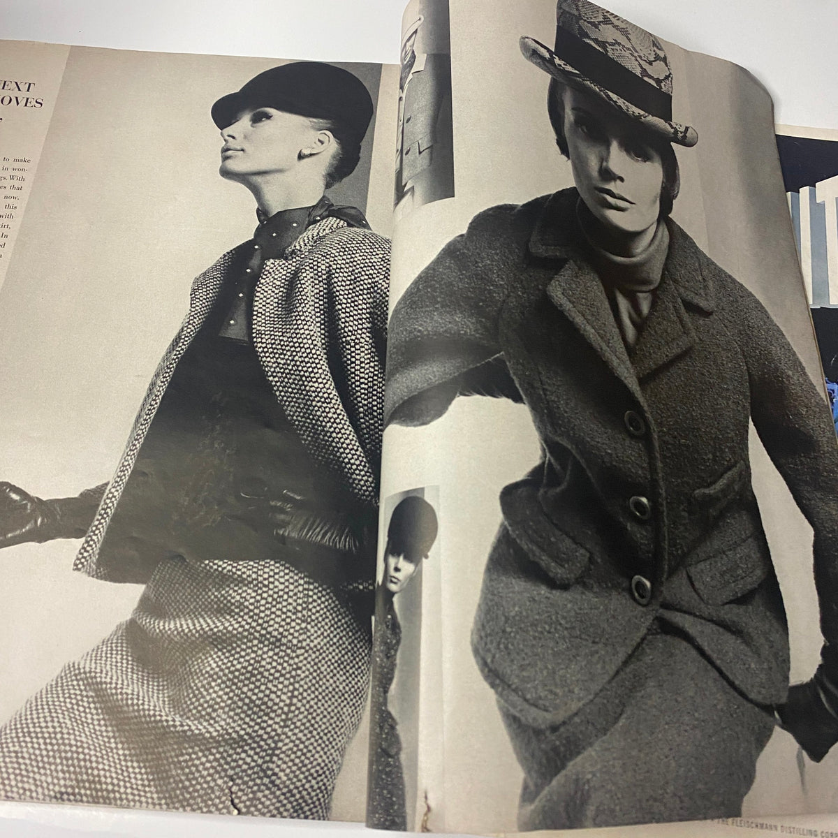 Vogue Magazine August 15, 1963 Wilhelmina Cooper Cover by Bert Stern GD Interior