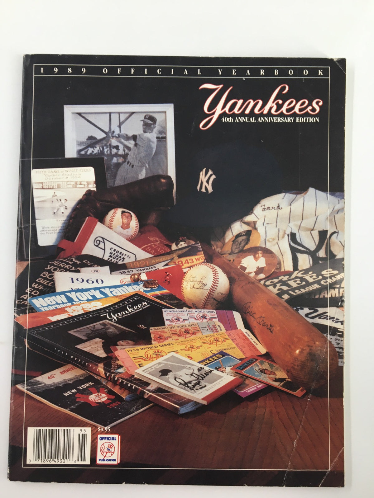 1989 Official Yearbook New York Yankees Reggie Jackson, Hensley Meulens No Label - Cover featuring memorabilia, baseball, and a classic Yankees cap.