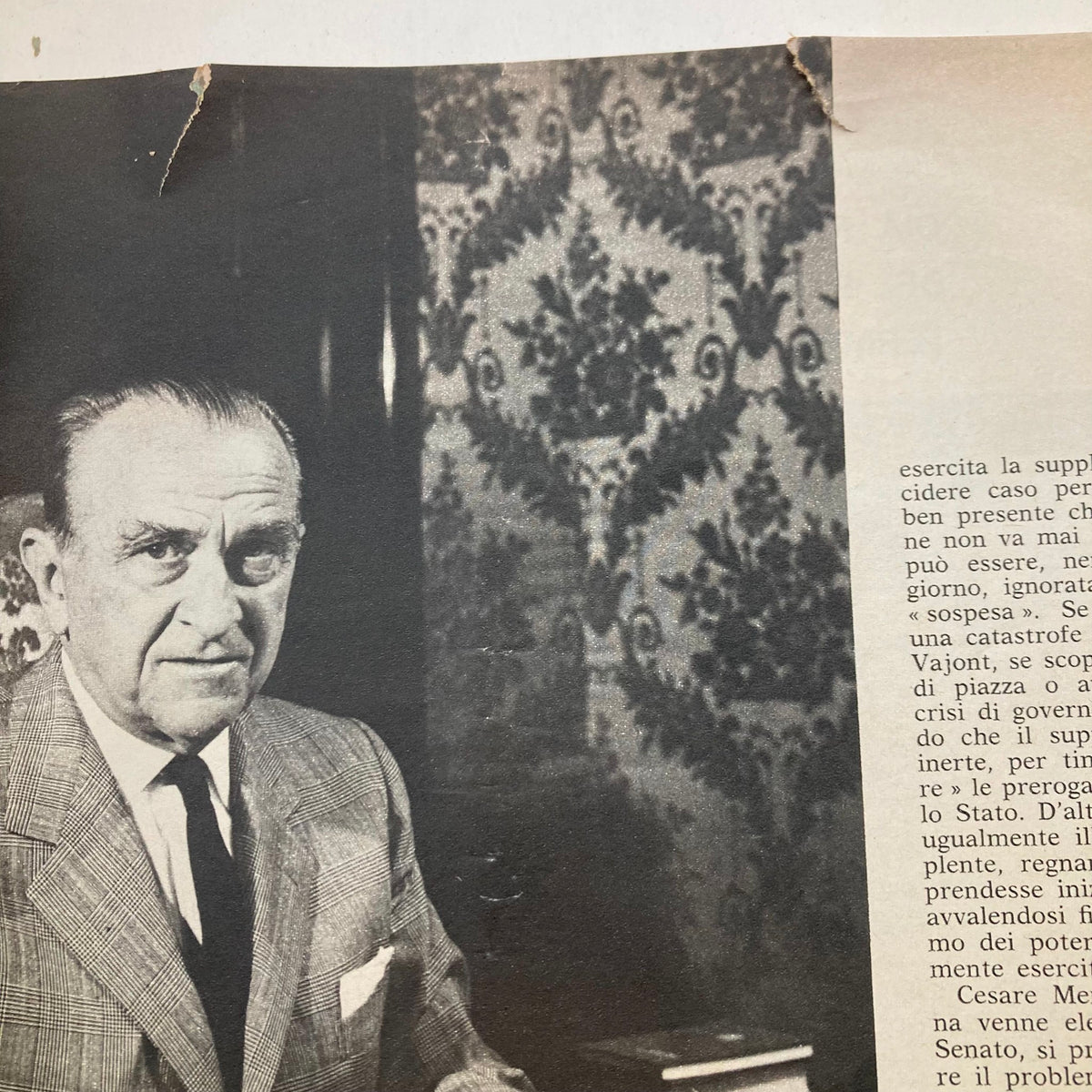 Portrait of a man from the VTG Epoca Magazine August 23 1964, highlighting a classic style reflecting the era's fashion and editorial photography.