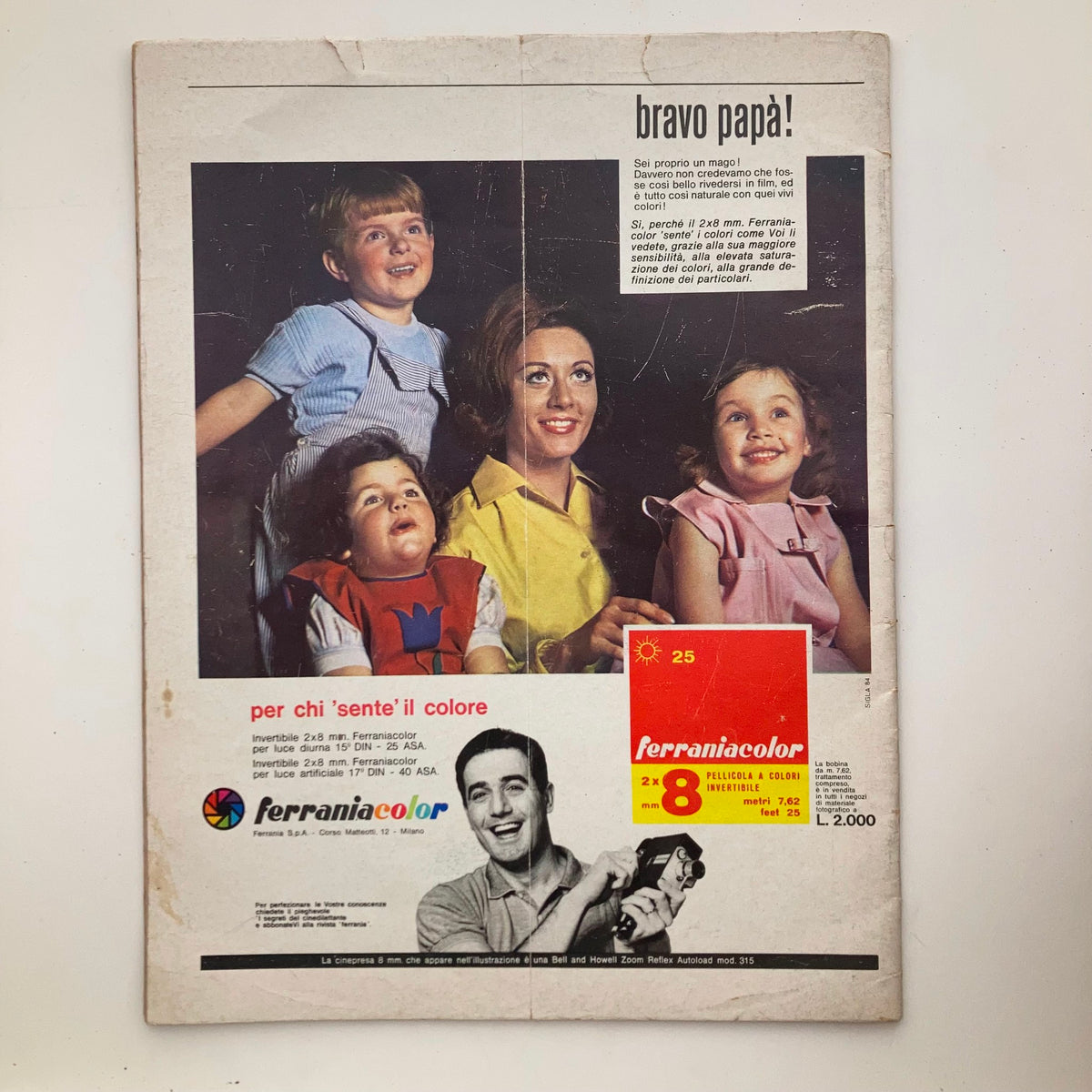 Back cover of VTG Epoca Magazine August 23 1964 featuring a family advertisement, illustrating vintage color photography and 1960s family lifestyle.
