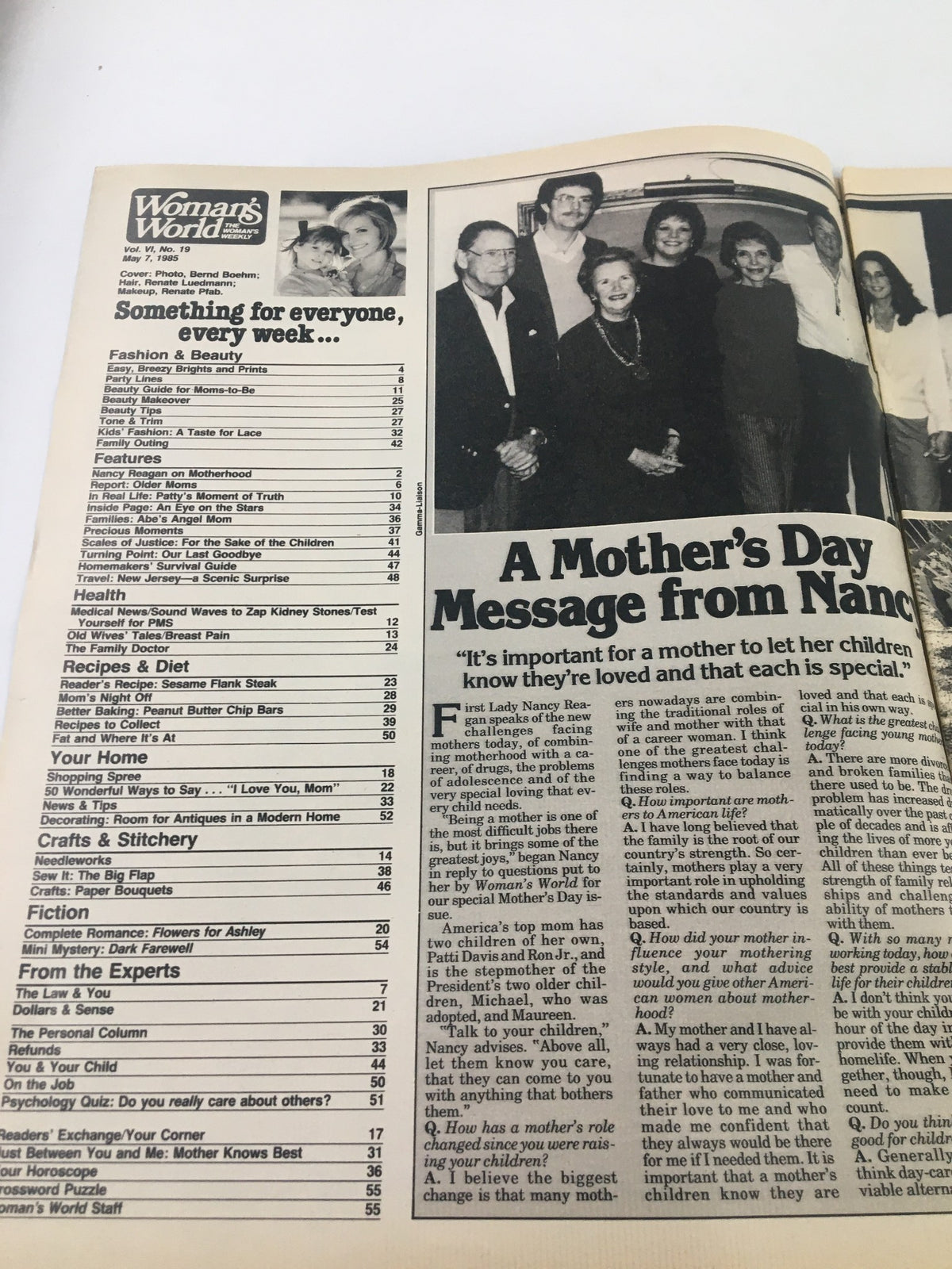 Woman's World Magazine May 7 1985 featuring a table of contents with articles on fashion, health, recipes, and motherhood, showcasing a Mother's Day message from Nancy Reagan.