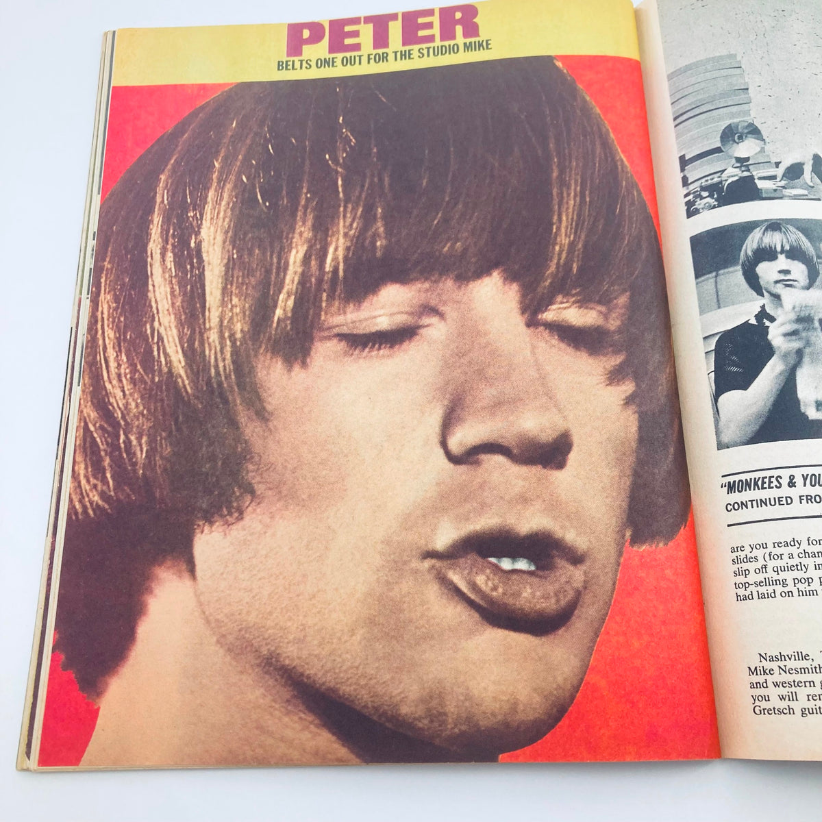 VTG 16 Magazine December 1967 Vol 9 No. 7 Dino & The Rascals No Label featuring a young man singing passionately, illustrating the musical atmosphere and style of the late 1960s.