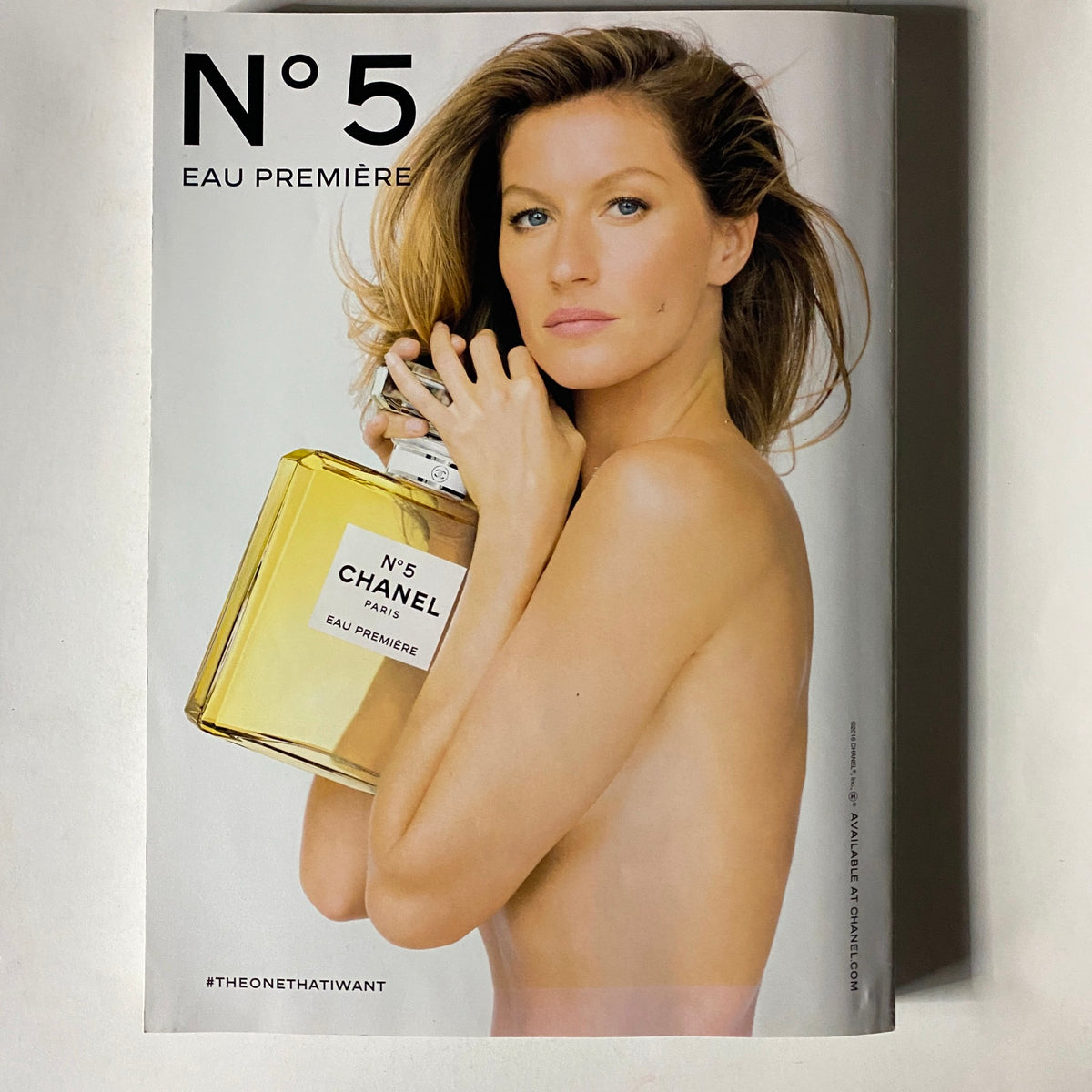 Cover page of Chanel's N°5 Eau Première advertisement, presented in Vogue Magazine March 2016.