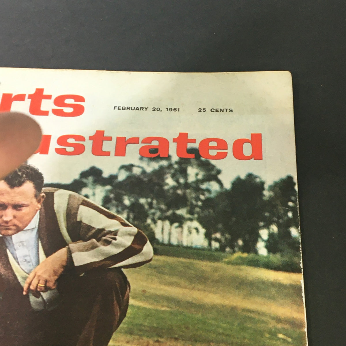 Upper view of VTG Sports Illustrated Magazine February 20 1961 cover, showing the date and magazine title, with golfer Bill Casper focused on putting.