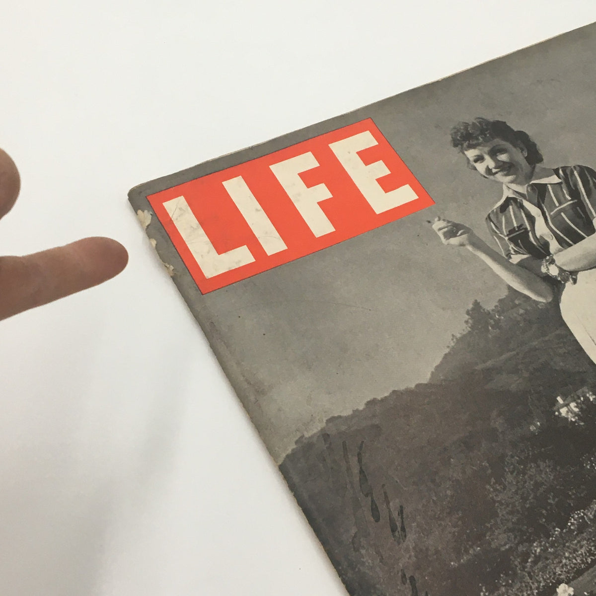 Side view of the VTG Life Magazine November 13 1939 showing the cover with Claudette Colbert and signs of age.