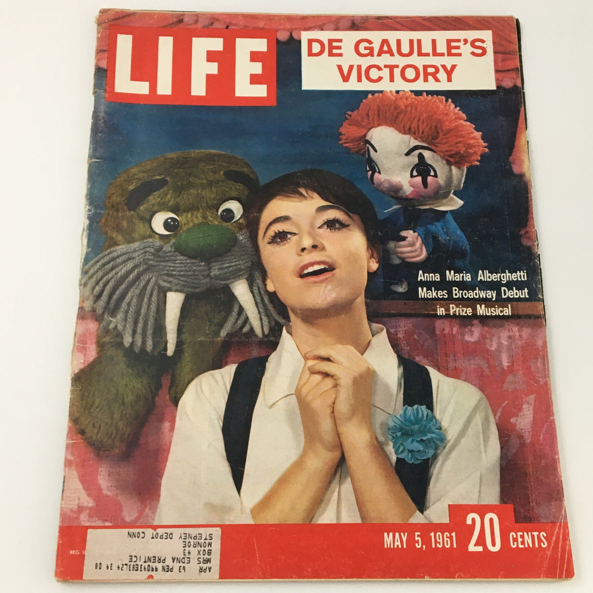 VTG Life Magazine May 5 1961 featuring Anna Maria Alberghetti with puppets, highlighting her Broadway debut in a prize musical.