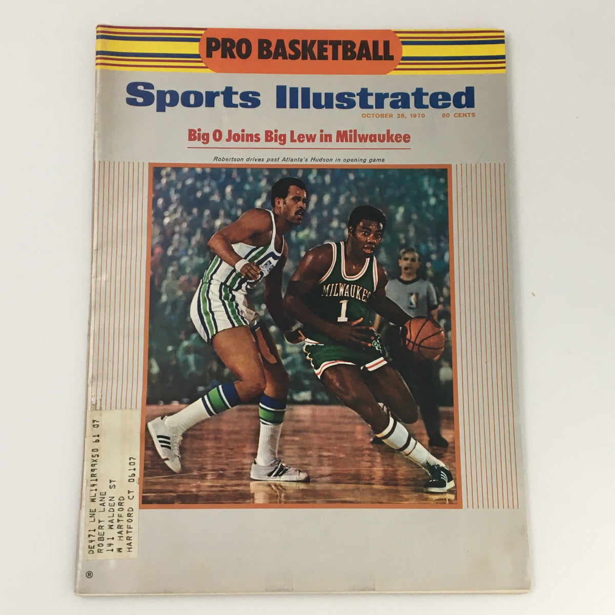 VTG Sports Illustrated Magazine October 26, 1970 Bucks' Oscar Robertson Cover featuring basketball action, showcasing the Milwaukee Bucks and Oscar Robertson on the front.