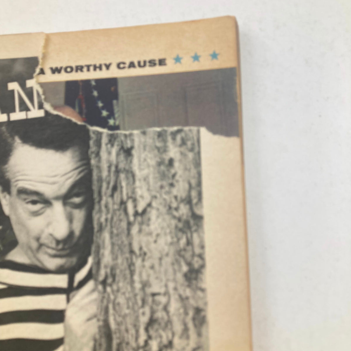 Cover of TV Guide Magazine October 1, 1960, issue #392 featuring an image of a man peeking around a tree, promoting Victor Borge's special on ABC-TV.