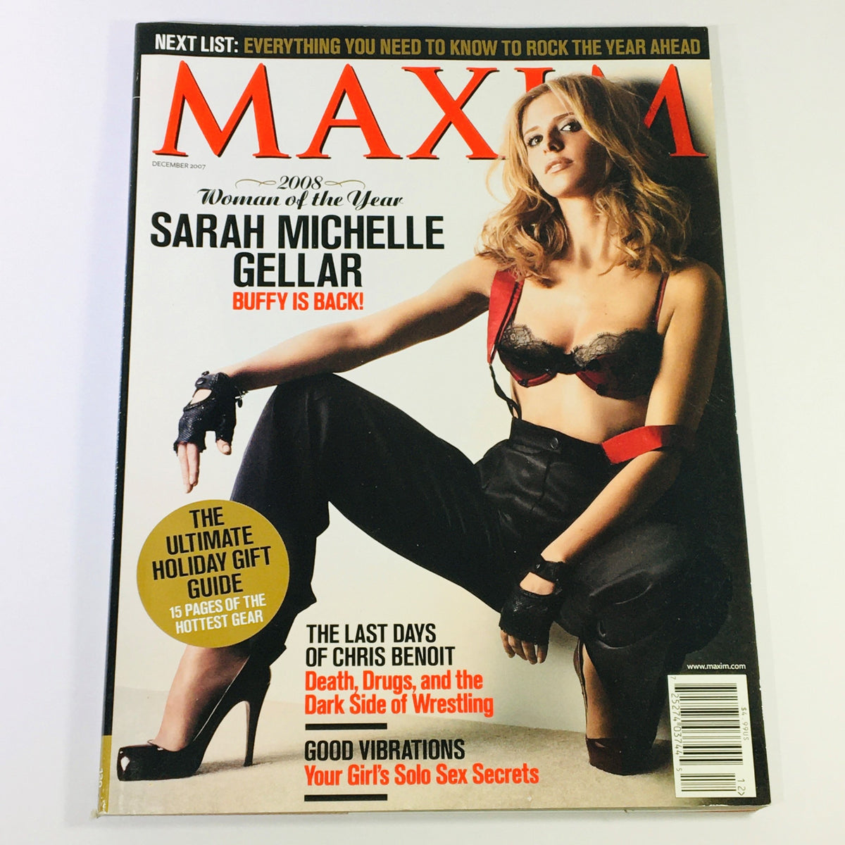 Cover of Maxim Magazine December 2007 featuring Woman of the Year Sarah Michelle Gellar, showcasing her in a bold outfit, emphasizing pop culture and vintage magazine appeal.