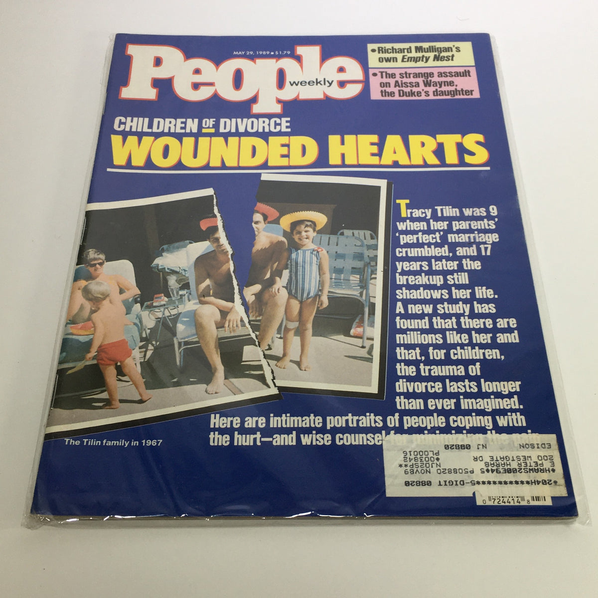 Cover of People Magazine dated May 29, 1989, featuring the title 'Children of Divorce: Wounded Hearts'. The image showcases a family scene with children and adults outdoors, highlighting the emotional impact of divorce on children. The magazine captures social issues of the late '80s and is a collectible item for vintage magazine enthusiasts.