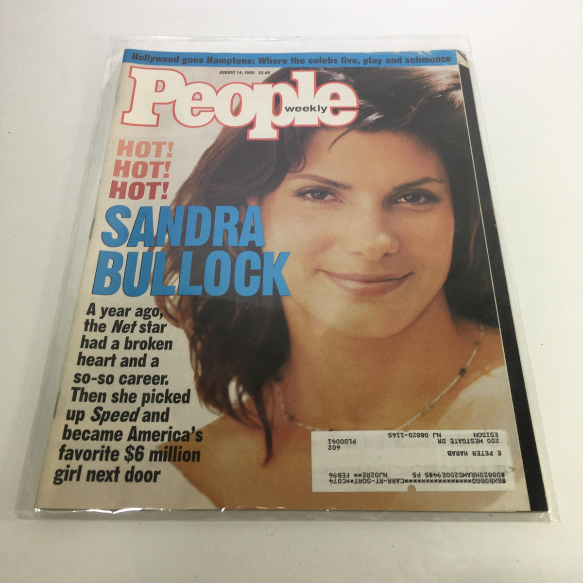 People Magazine cover from August 14, 1995, featuring Sandra Bullock. The edition highlights her broken heart and fluctuating career, showcasing her rise to fame after the film Speed. Vintage magazine in good condition, a collectible piece for fans and enthusiasts.