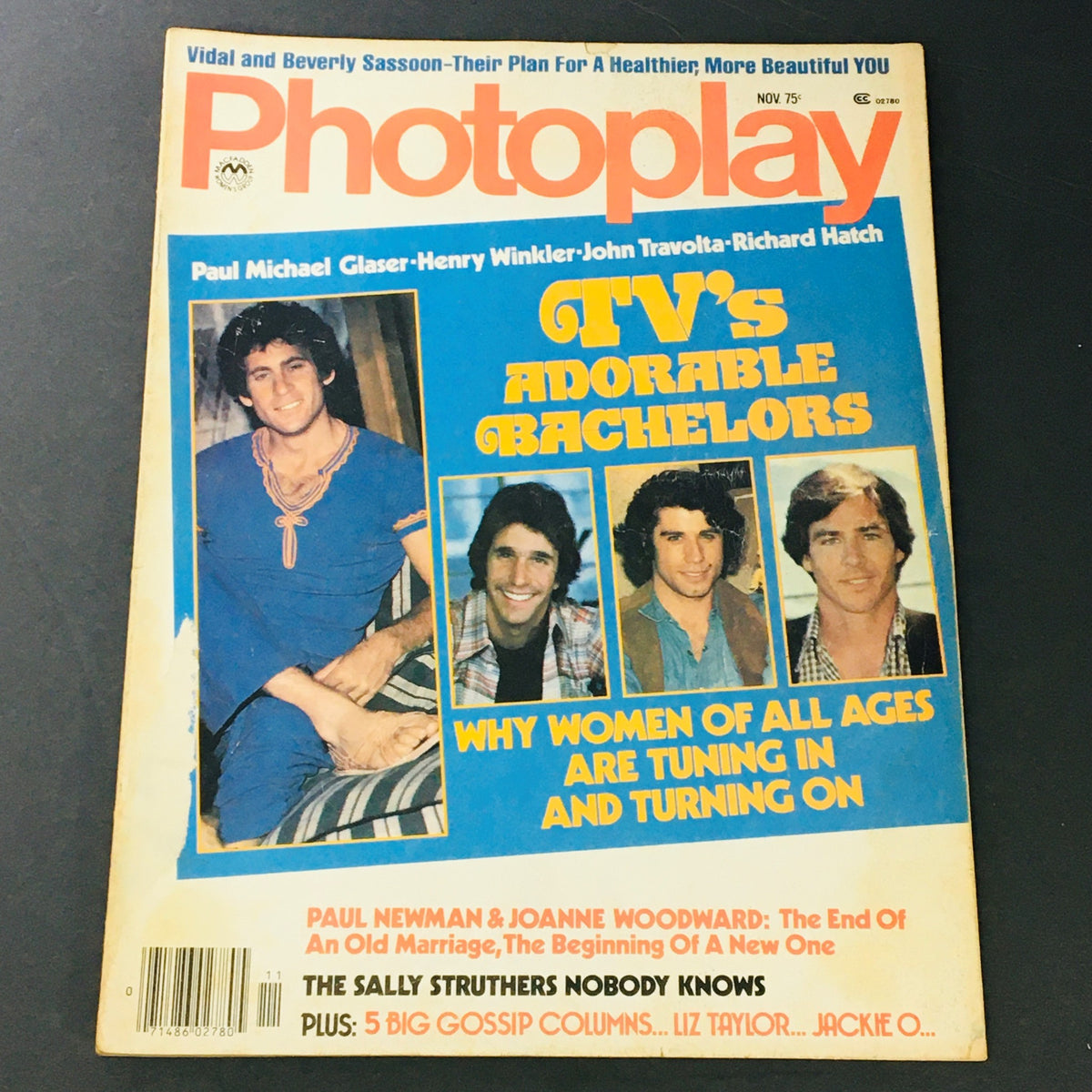 Cover of Photoplay Magazine, November 1976, featuring Paul Michael Glaser, Henry Winkler, and John Travolta