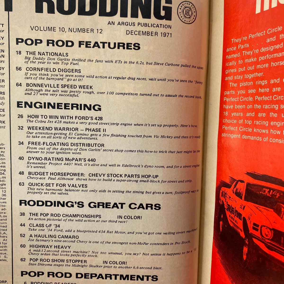 Interior page of Popular Hot Rodding Magazine December 1971 showcasing features on Ford's 428 and MoPar's 440 engine.