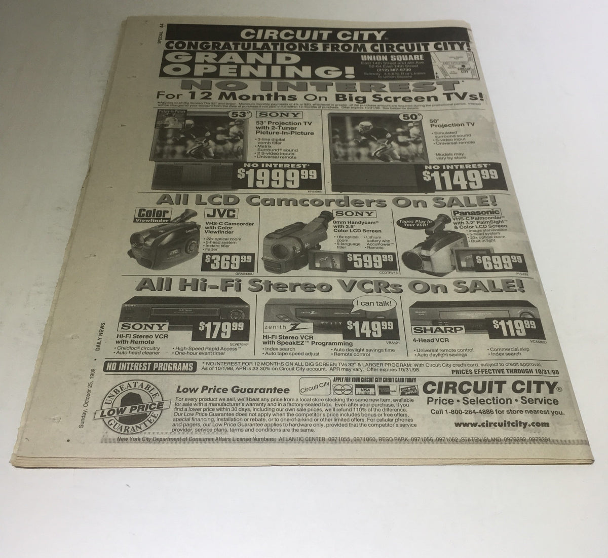 Back cover of a vintage magazine featuring an advertisement for Circuit City, showcasing deals on electronics, from the NY Daily News: 10/25/98 Perfect Game, Series Sweep, 125-Win Season.