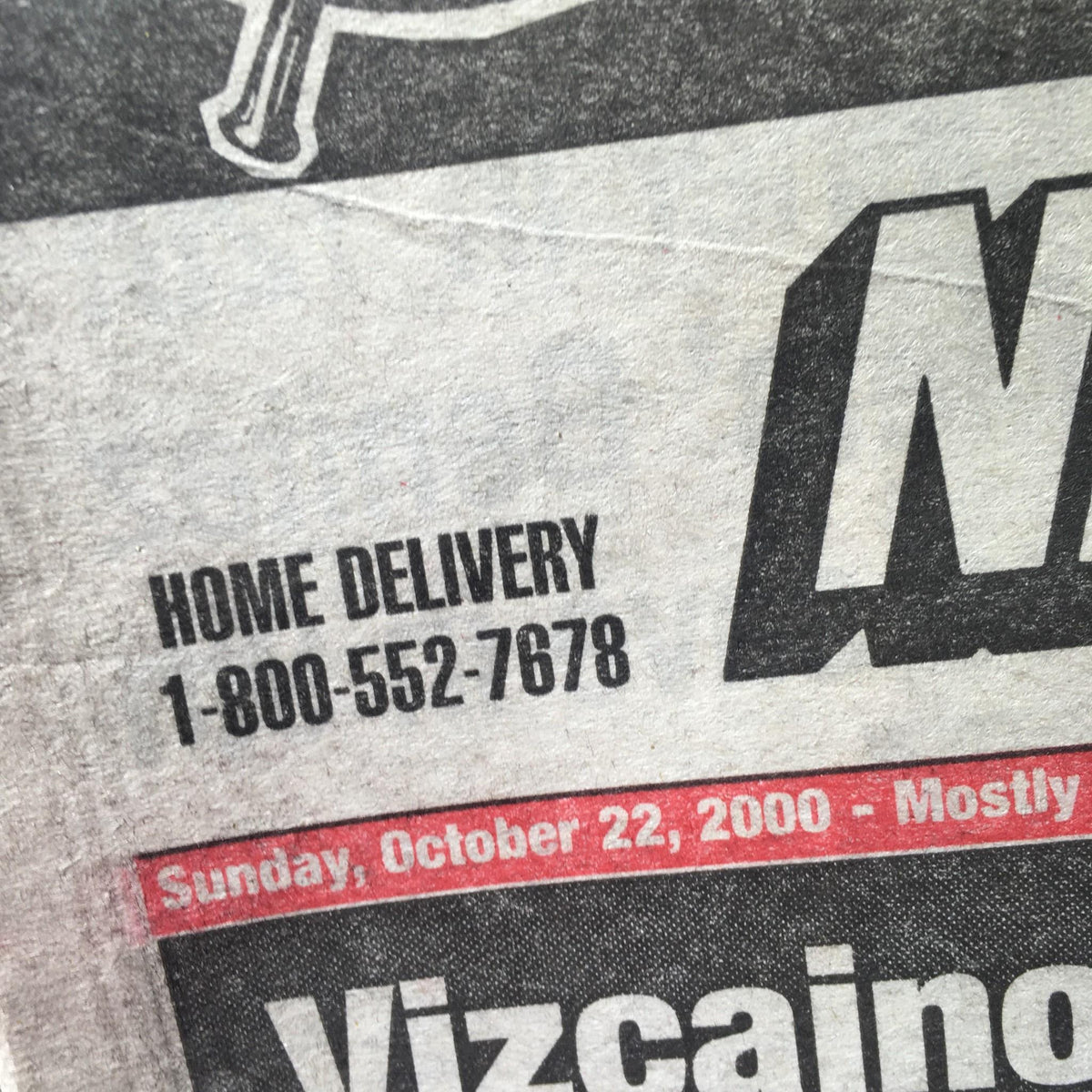 NY Post: 10/22/2000 Vizcaino's Single In 12th Excellent - Close-up of the New York Post, showing the home delivery information and the date, indicating it's from Sunday, October 22, 2000.