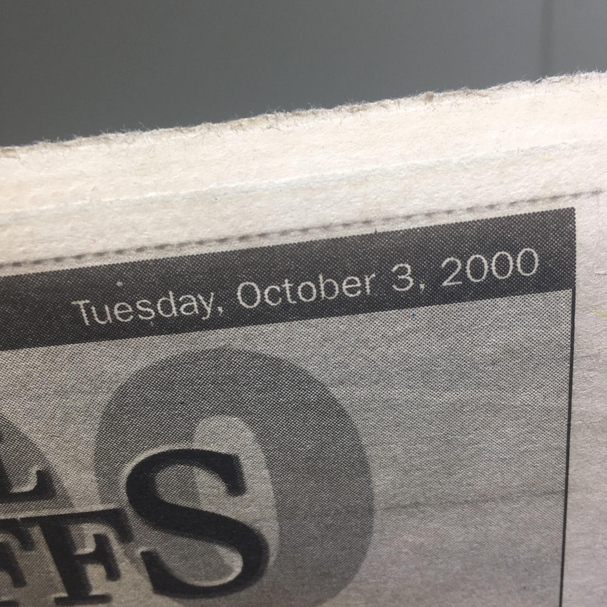 Date header of 'Tuesday, October 3, 2000' from NY Daily News, related to the 'Battles By The Bay' special.