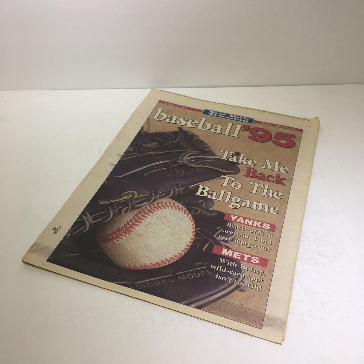 New York Newsday April 23 1995 issue featuring Baseball '95 with a baseball and mitt on the cover, highlighting the Yankees and Mets. A nostalgic tribute to baseball culture.