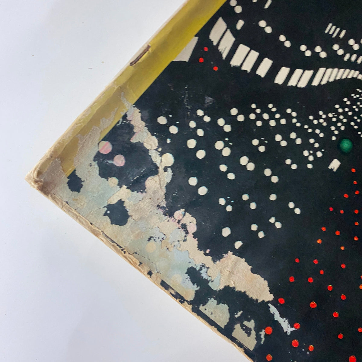 Detail of the worn edge of The New Yorker Complete Magazine April 2, 1927, showcasing the vintage characteristics and wear of the publication.