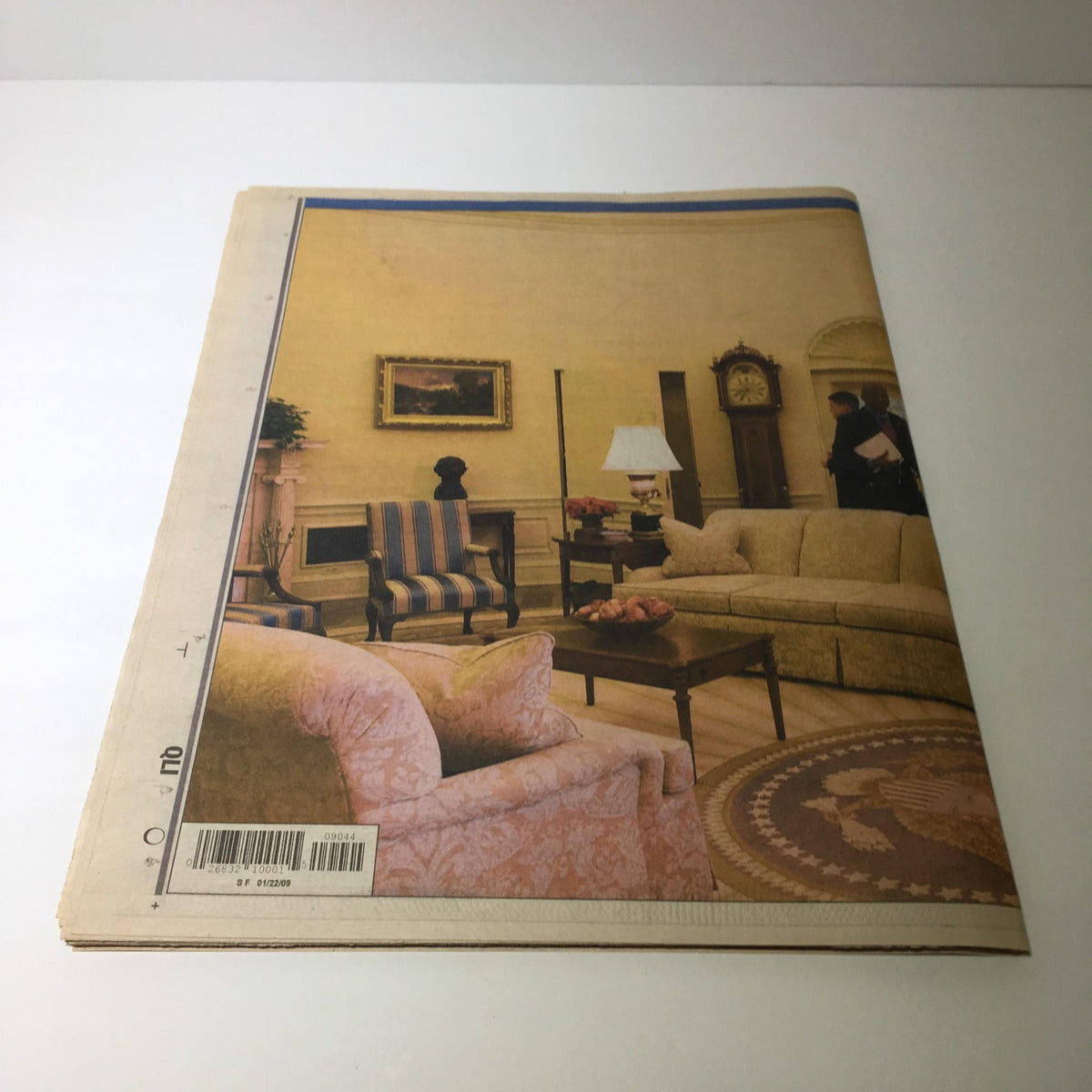 NY Daily News: Jan 22 2009 President Obama Gets To Work - Back cover of the newspaper featuring an image of the Oval Office decor, including the furniture and walls, symbolizing the presidential environment.