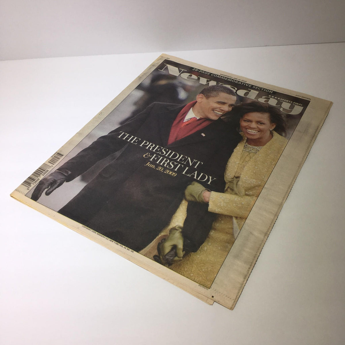 Another cover of NY Daily News commemorative issue showcasing Barack and Michelle Obama, titled 'THE PRESIDENT & FIRST LADY,' dated Jan. 20, 2009, in excellent condition.