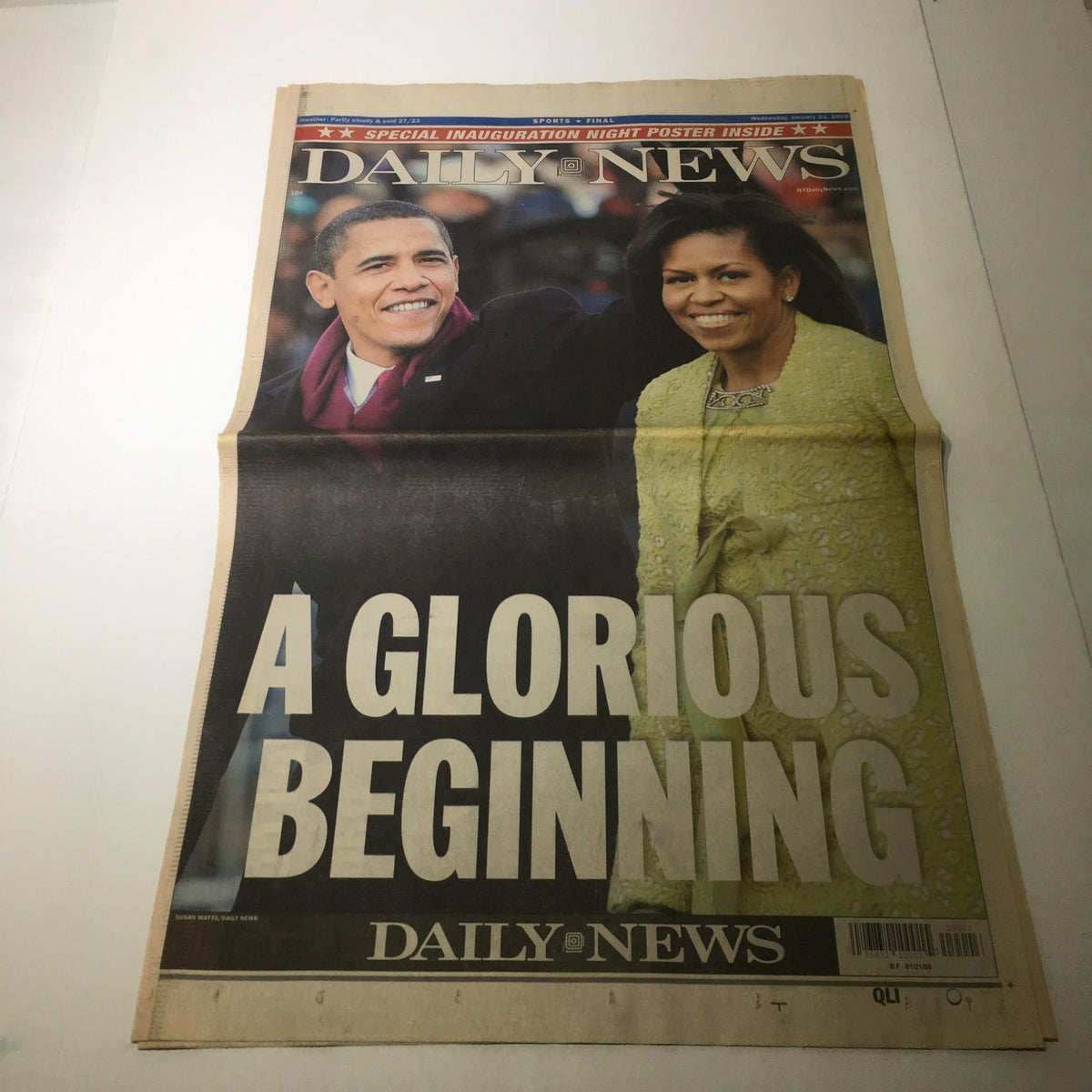 NY Daily News January 19, 2009 featuring Barack Obama and Michelle Obama, headline reads 'A Glorious Beginning', historic inauguration cover in excellent condition.