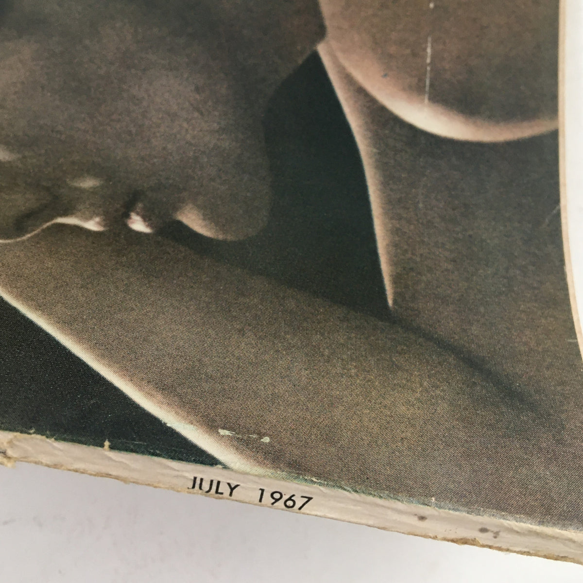 Close-up view of the July 1967 date on the cover of Modern Photography Magazine, showcasing its vintage appeal.