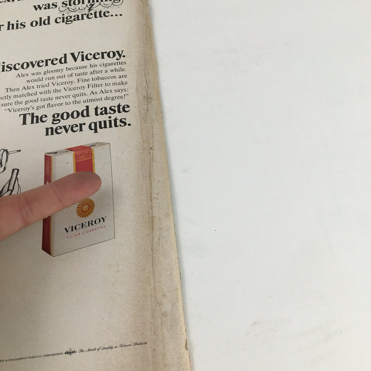 Advertisement for Viceroy cigarettes from the December 25, 1967 issue of Newsweek Magazine featuring a hand pointing to the box with the slogan 'The good taste never quits'.