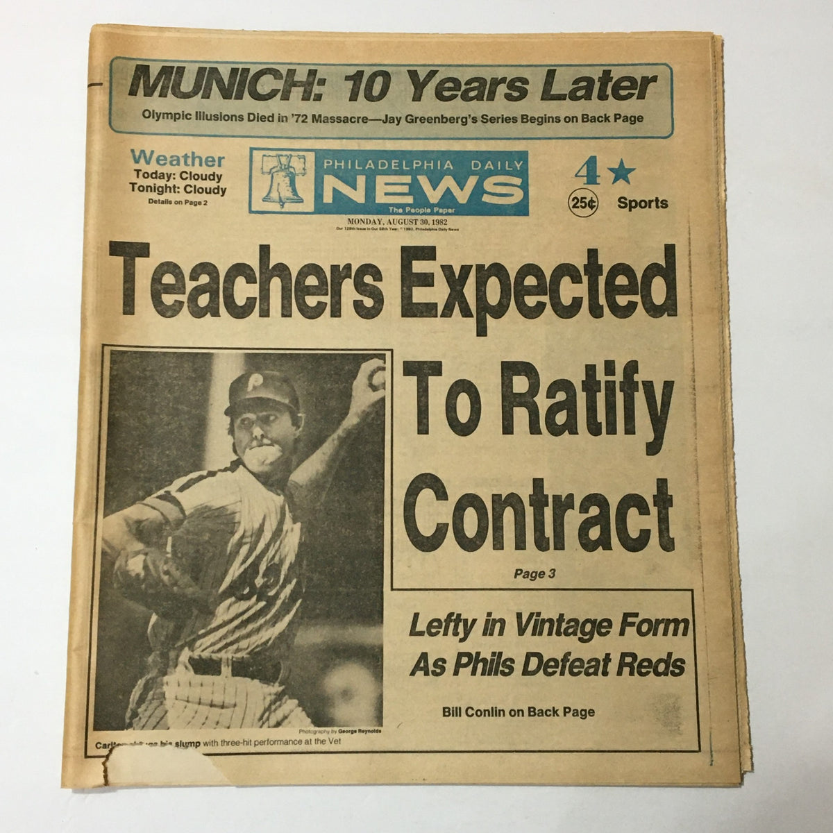VTG Philadelphia Daily News front page from August 30, 1982 featuring Bill Conlin, with headline about teachers expected to ratify contract and a sports section showing a baseball player.