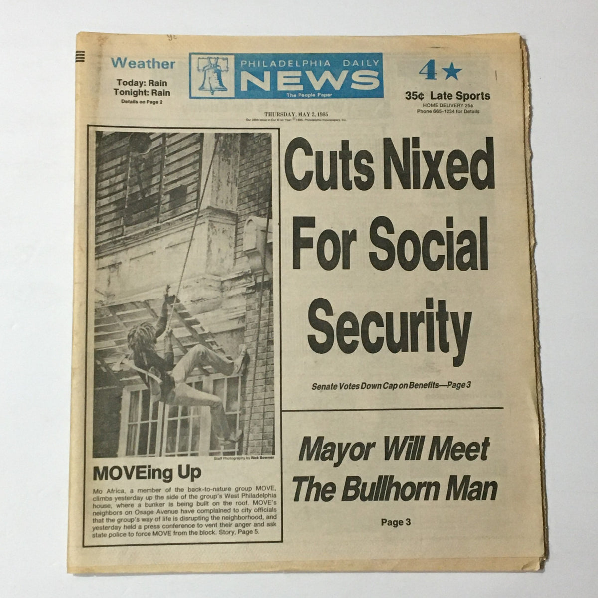 VTG Philadelphia Daily News May 2 1985 featuring headline 'Cuts Nixed For Social Security' and article about Mayor meeting the Bullhorn Man.