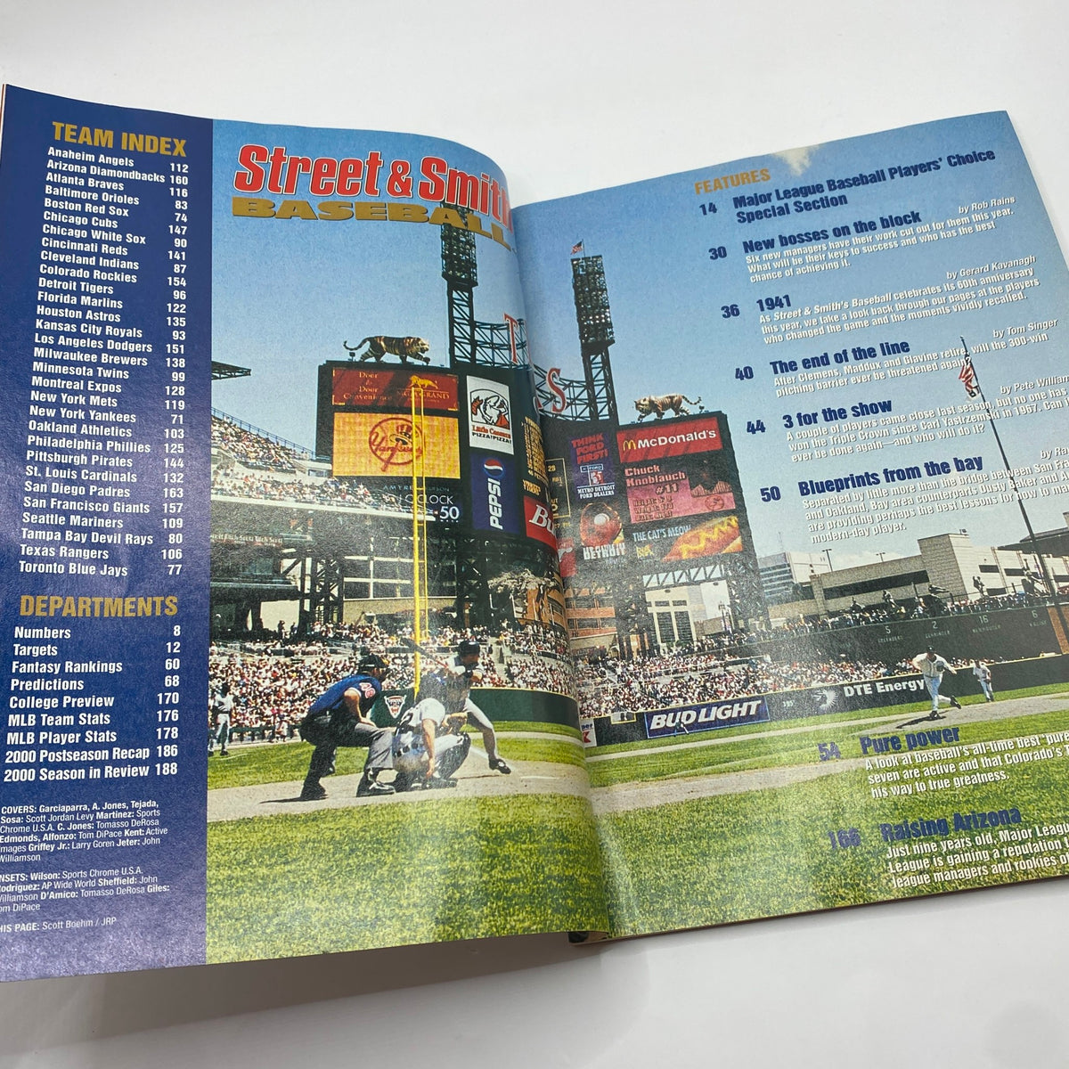 Inside spread of Street & Smith's Baseball Magazine 2001, highlighting team index and features including a special section on baseball players.