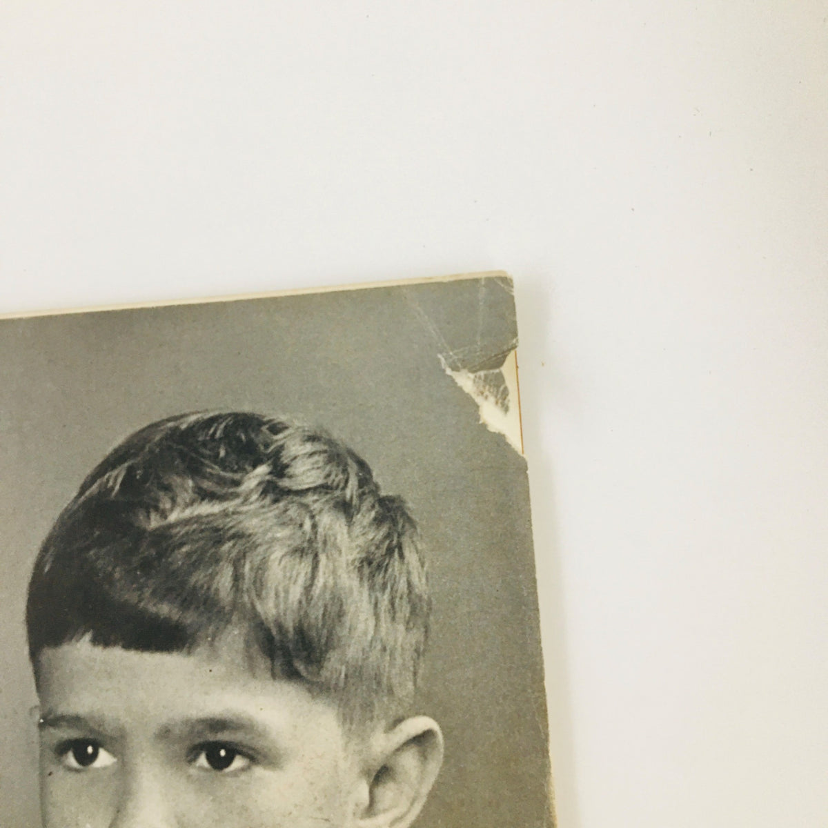 Close-up of the corner of the VTG Life Magazine June 2 1941 cover showing minor damage.