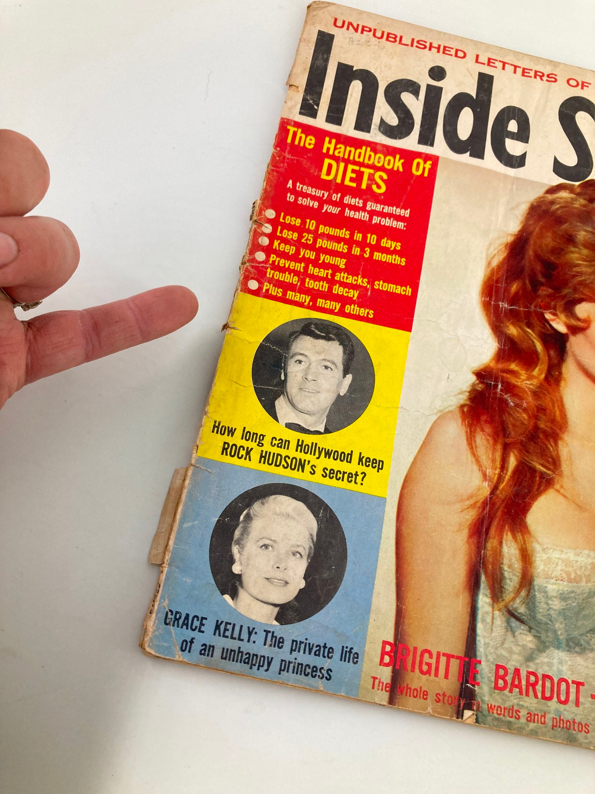 Close-up of the cover of VTG Inside Story Magazine August 1958, showcasing Brigitte Bardot and Grace Kelly alongside eye-catching diet articles.