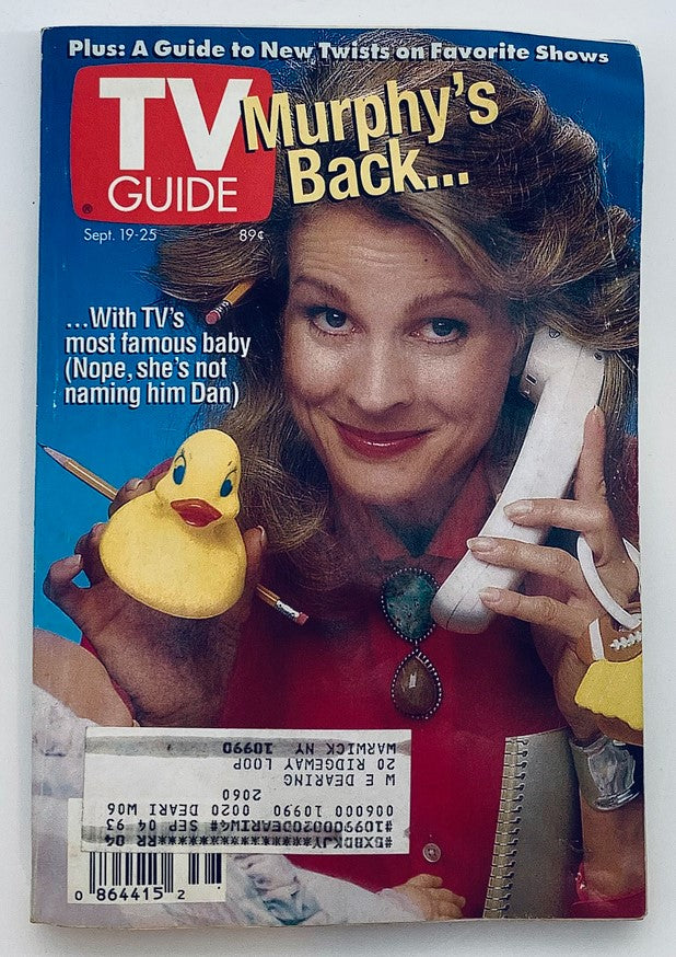 TV Guide Magazine September 19 1992 featuring Candice Bergen on the cover, depicting her holding a rubber duck while talking on the phone, celebrating the return of the character Murphy Brown.
