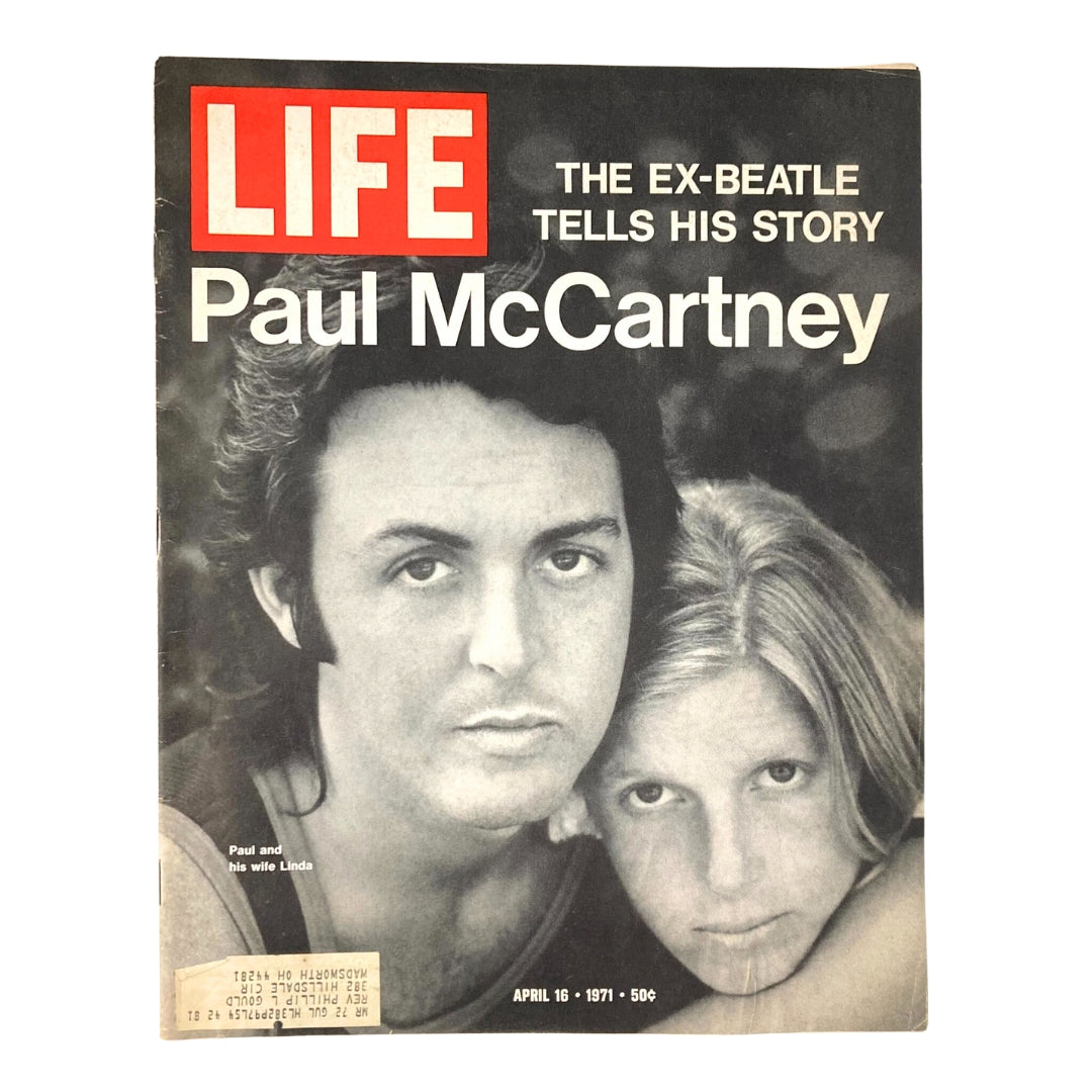 VTG Life Magazine April 16 1971 Vol 70 No. 14 cover featuring Paul McCartney and his wife Linda, showcasing their iconic portraits.